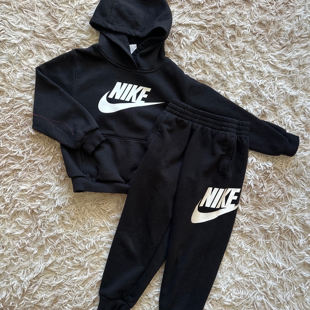 Boys Black Nike Sweatsuit Set Hoodie and Joggers Size 6